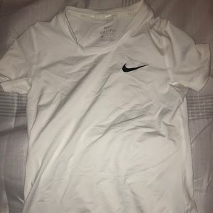 White Nike shirt (girl)